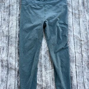 vuori clean elevation heathered green color leggings XXL